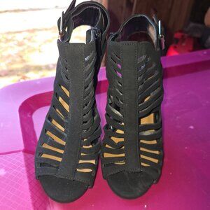 Hot Tomato suede high heel size 6